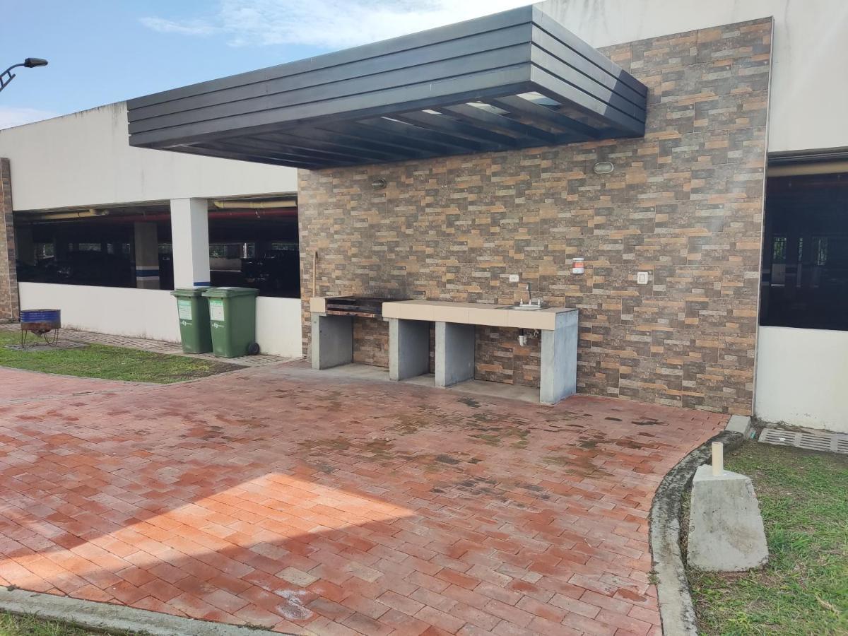 Hermoso Con Piscina Girardot